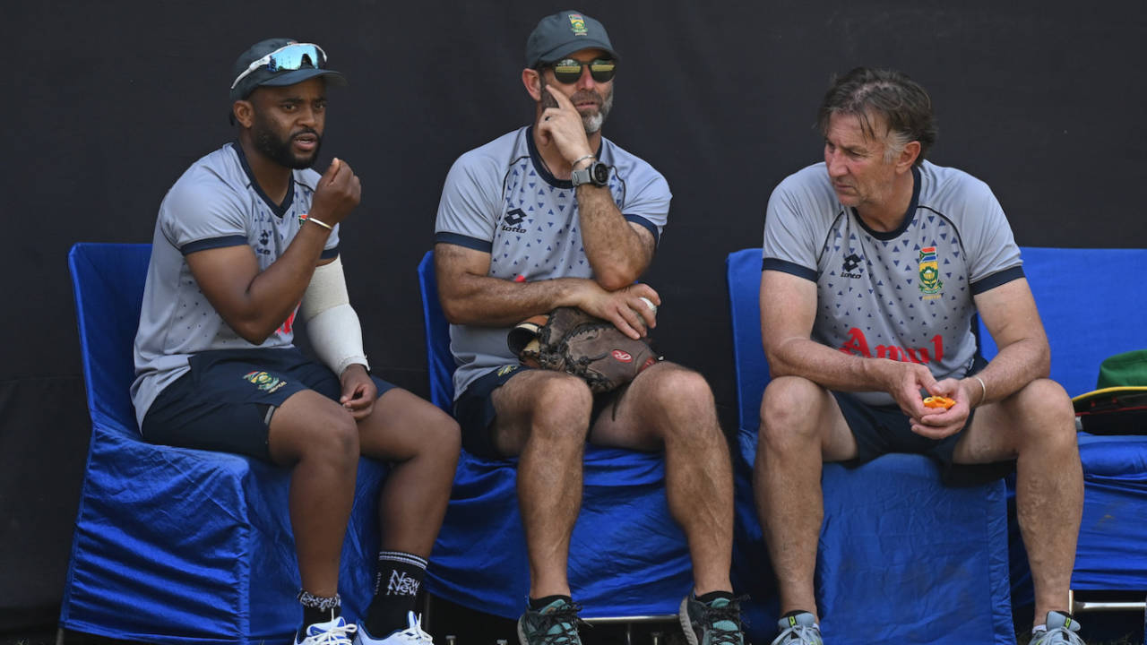 Temba Bavuma works out the team's plans with the coaching staff, South Africa vs Sri Lanka, World Cup, Delhi, October 6, 2023