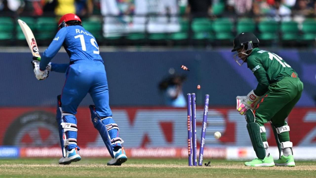 Rashid Khan missed a straighter one from Mehidy Hasan Miraz, Afghanistan vs Bangladesh, World Cup, Dharamsala, October 7, 2023
