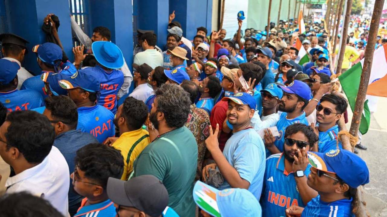 Fans waiting to get into Chepauk ahead of the India vs Australia game&nbsp;&nbsp;&bull;&nbsp;&nbsp;AFP via Getty Images
