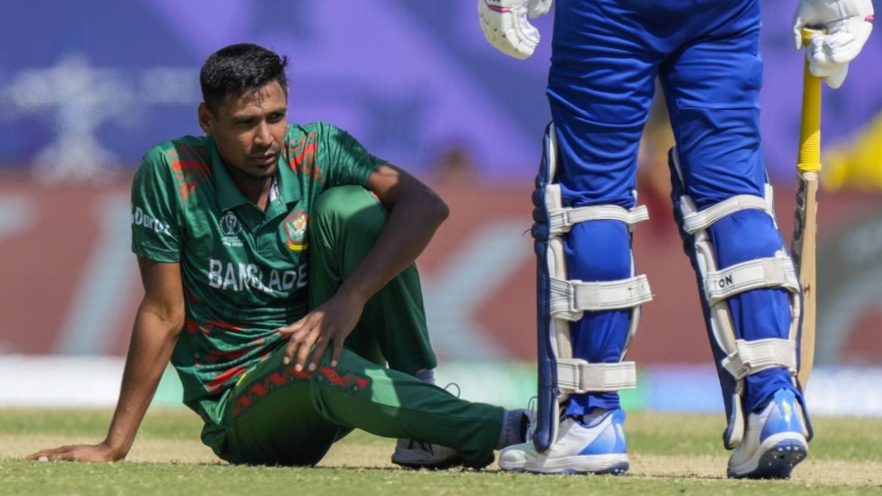 Mustafizur Rahman took a tumble after Joe Root pulled out at the last moment, Bangladesh vs England, Dharamsala, ODI World Cup, October 10, 2023