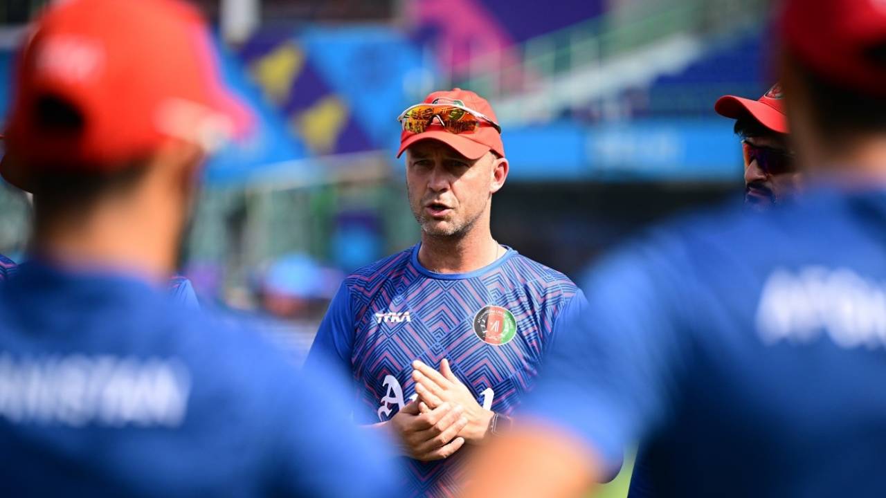 Jonathan Trott gives a pep talk before practice, Afghanistan vs India, ICC Men's World Cup 2023, Delhi, October 10, 2023
