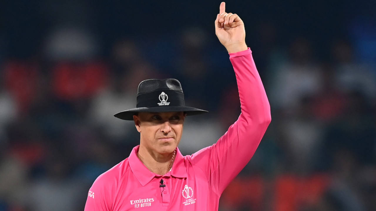 That's out! - Umpire Alex Wharf brings out the signal batters everywhere dread, Pakistan vs Sri Lanka, World Cup, Hyderabad, October 10, 2023