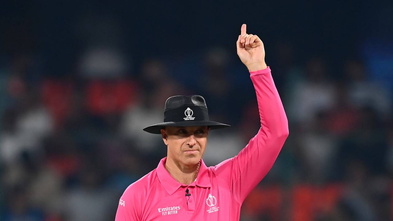 That's out! - Umpire Alex Wharf brings out the signal batters everywhere dread, Pakistan vs Sri Lanka, World Cup, Hyderabad, October 10, 2023