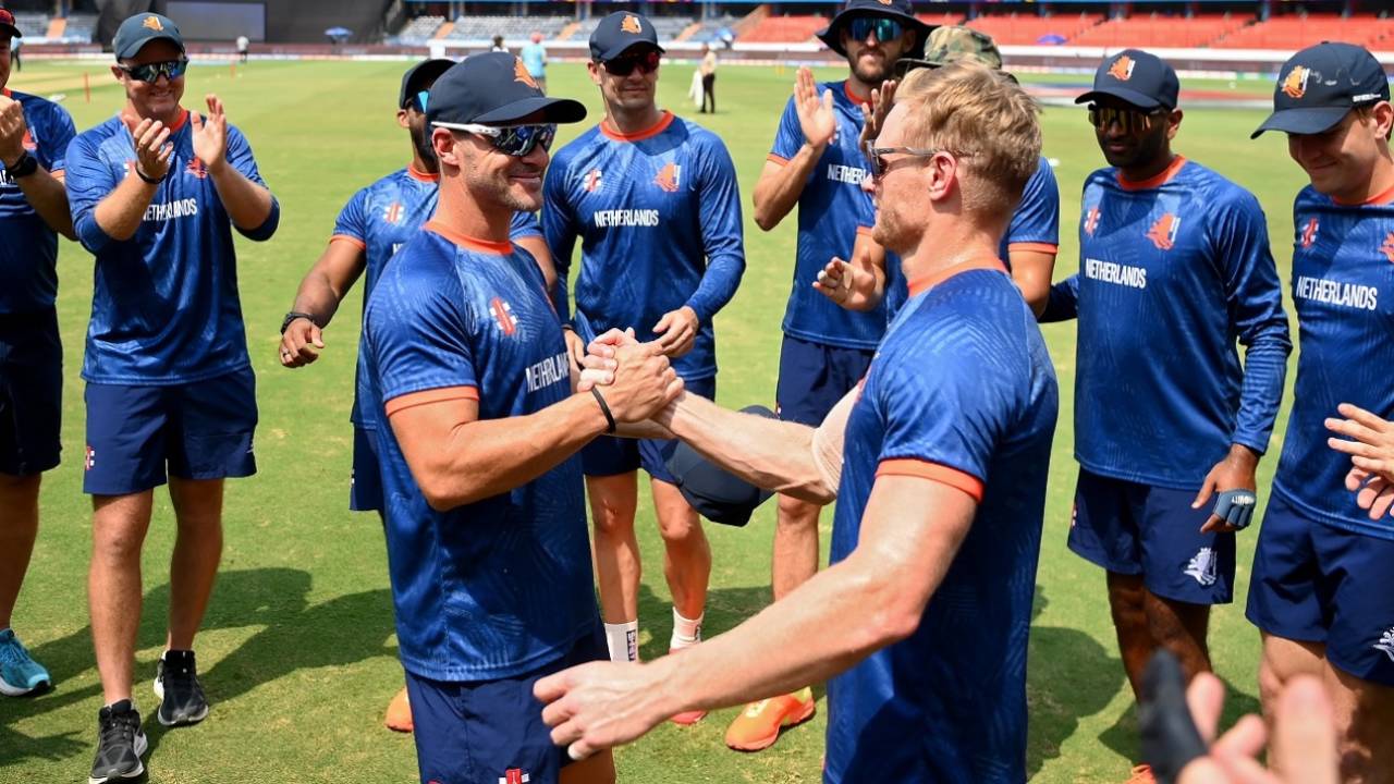 Heino Kuhn presents Sybrand Engelbrecht with his ODI cap, Netherlands vs New Zealand,  ICC ODI World Cup, Hyderabad, October 9, 2023