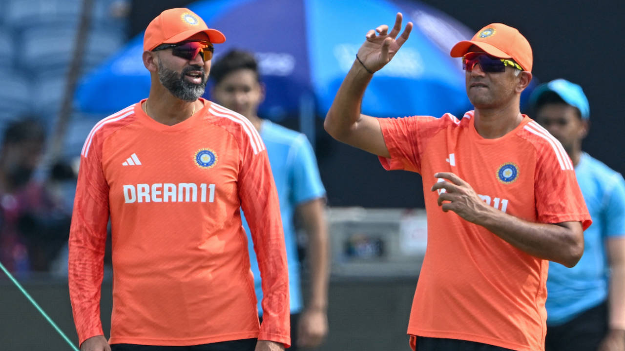 Rahul Dravid and Paras Mhambrey talk bowling, India vs Bangladesh, Men's ODI World Cup, Pune, October 18, 2023