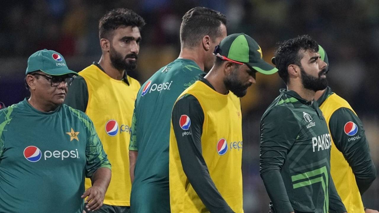 Shadab Khan was taken off after hurting himself in the field, Pakistan vs South Africa, World Cup, Chennai, October 27, 2023