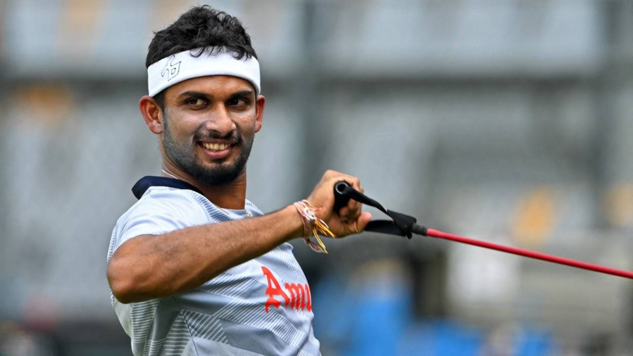 Dasun Shanaka during Sri Lanka's training session, Wankhede, ODI World Cup, November 1, 2023