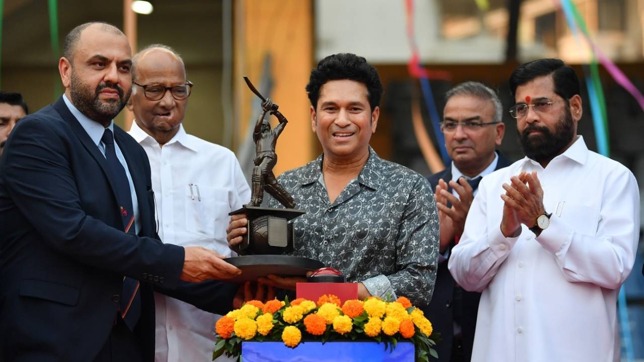 Sachin Tendulkar was presented with a replica of his statue, Wankhede, November 1, 2023