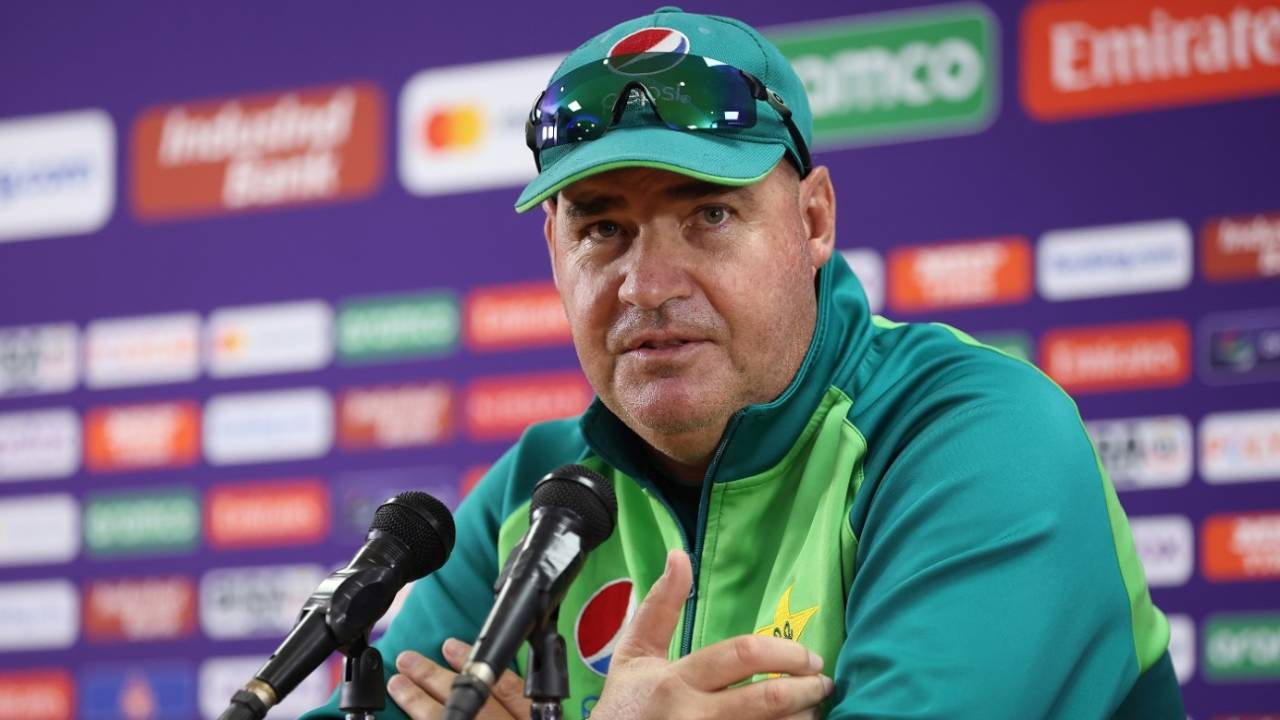 Mickey Arthur gets some tricky question from the media, ICC Men's World Cup, Bengaluru, November 3, 2023