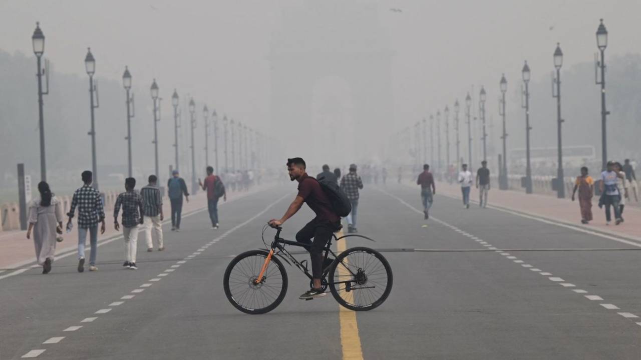 A view of India Gate through the smog and air pollution in Delhi during the World Cup, November 3, 2023