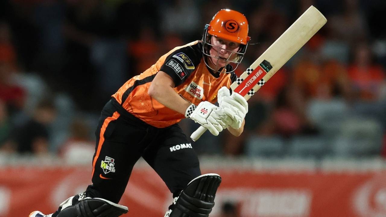 Beth Mooney played yet another steady knock in a run-chase - this time for Perth Scorchers, Perth Scorchers vs Melbourne Renegades, WBBL, WACA, November 3, 2023