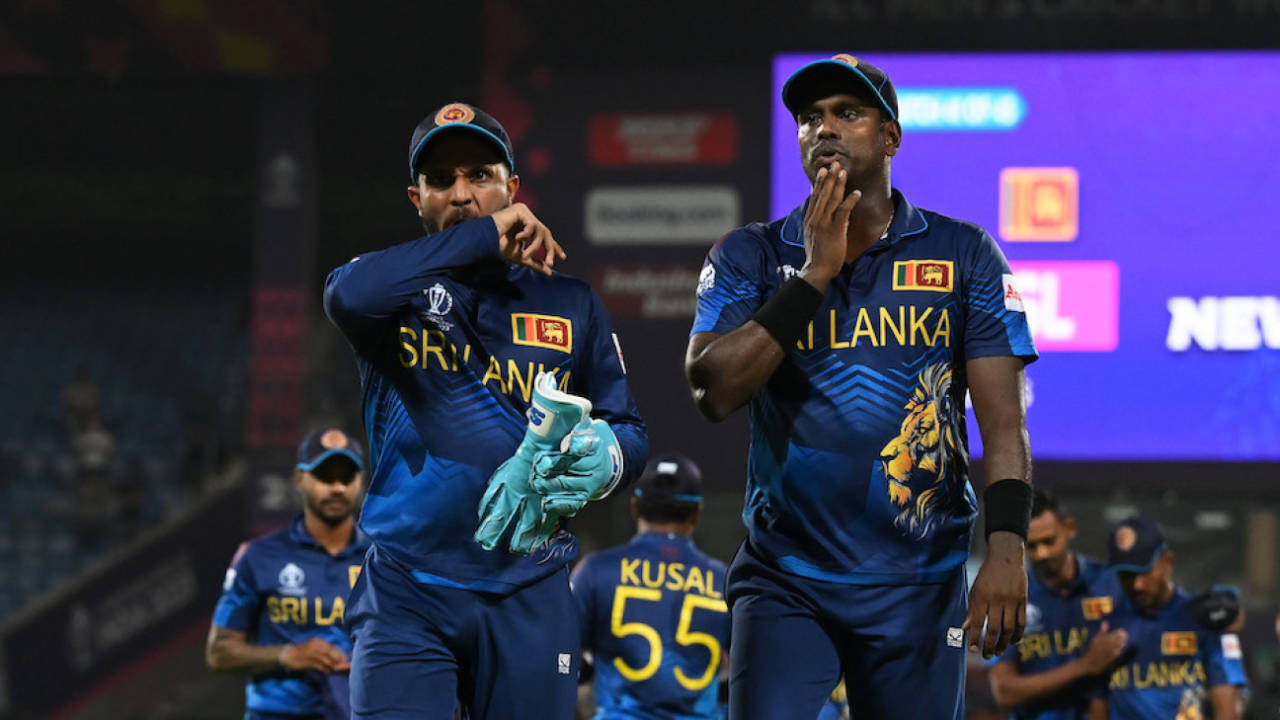 Kusal Mendis and Angelo Mathews walk off the field after Sri Lanka's big defeat, New Zealand vs Sri Lanka, ODI World Cup, Bengaluru, November 9, 2023