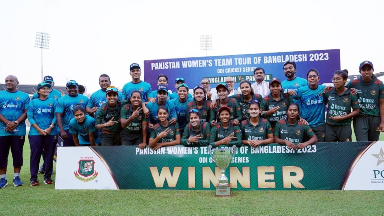 Bangladesh pose after beating Pakistan 2-1 in the women's ODI series, Bangladesh vs Pakistan. 3rd ODI, Mirpur, November 10, 2023
