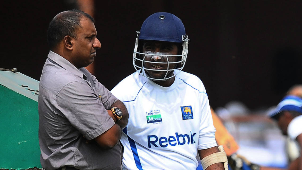Jayawardene to de Silva: "I have so much gratitude for the way you took me under your wing, having idolised you growing up"&nbsp;&nbsp;&bull;&nbsp;&nbsp;AFP/Getty Images