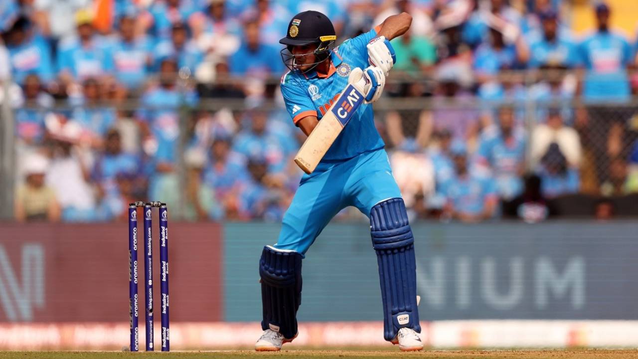 Shubman Gill cuts one fiercely, India vs New Zealand, ICC Men's World Cup 2023, 1st semi-final, Mumbai, November 15, 2023