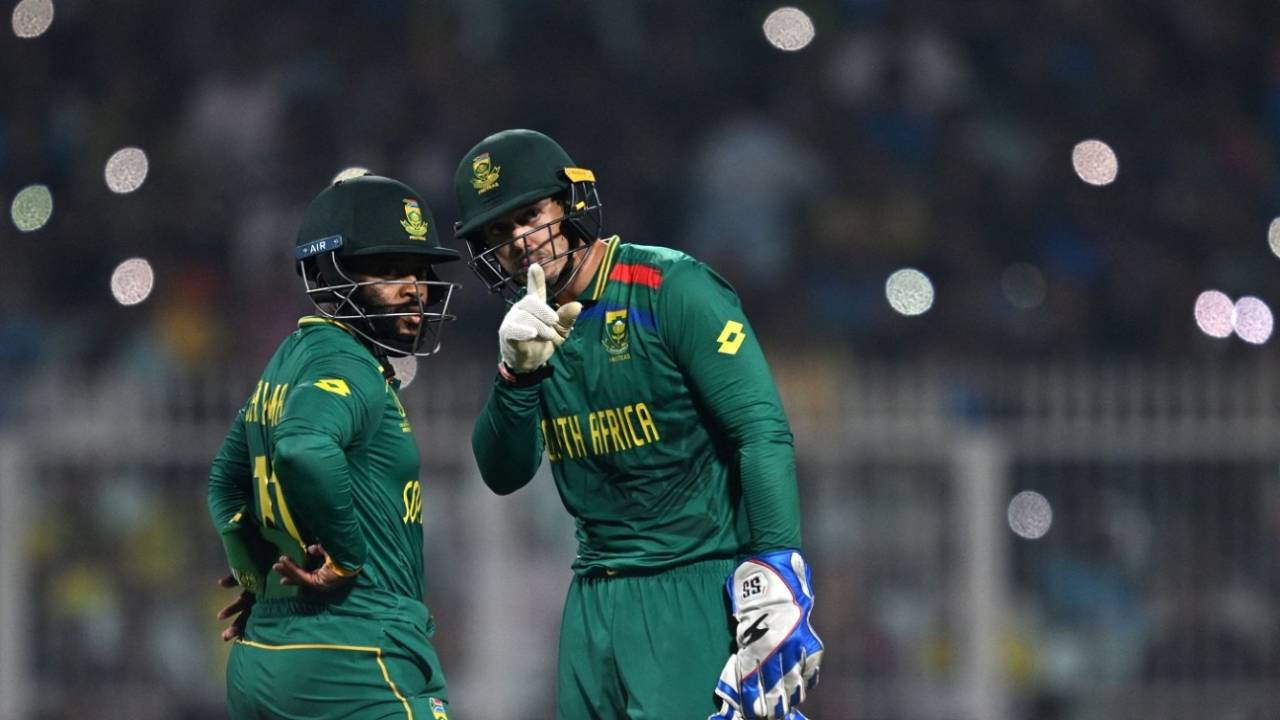 Quinton de Kock and Temba Bavuma in deep discussion, Australia vs South Africa, Men's ODI World Cup, 2nd semi-final, Kolkata, November 16, 2023