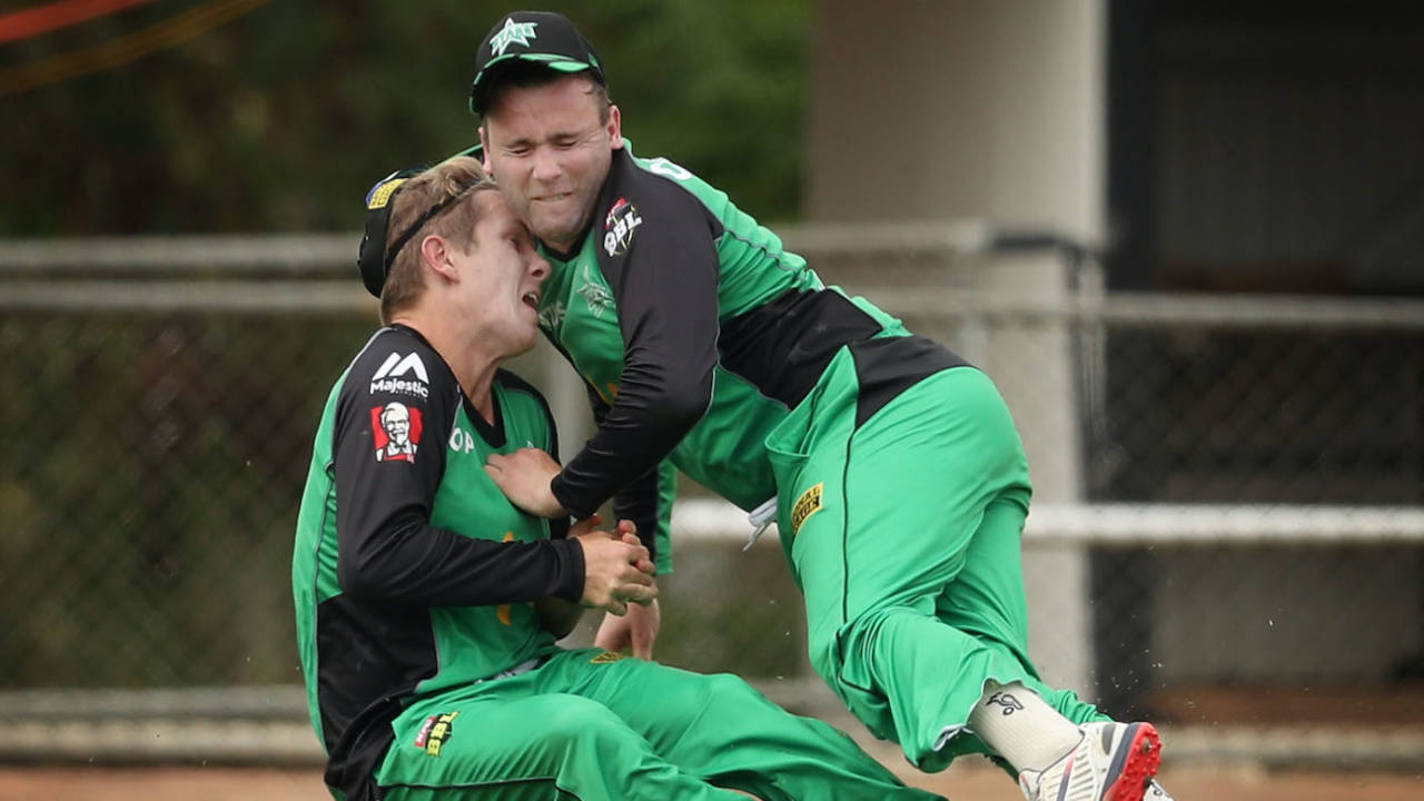 Adam Zampa and Tom Triffitt collide in the outfield, Melbourne Stars vs Sydney Thunder, Border Bash, Albury, December 13, 2016