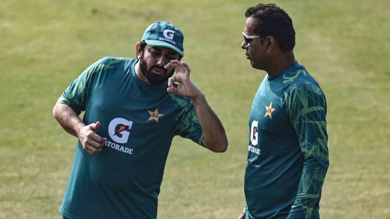 Saeed Ajmal coaches Noman Ali, Rawalpindi, November 23, 2023