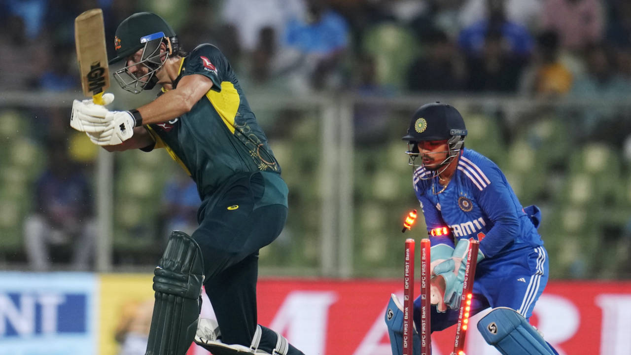 Ishan Kishan watches Matthew Short get knocked over for 19, India vs Australia, 2nd Men's T20I, Thiruvananthapuram, November 26, 2023