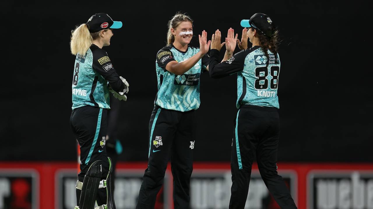 Courtney Sippel took three wickets for nine runs in her four overs, Brisbane Heat vs Sydney Thunder, WBBL, Eliminator, WACA, November 28, 2023