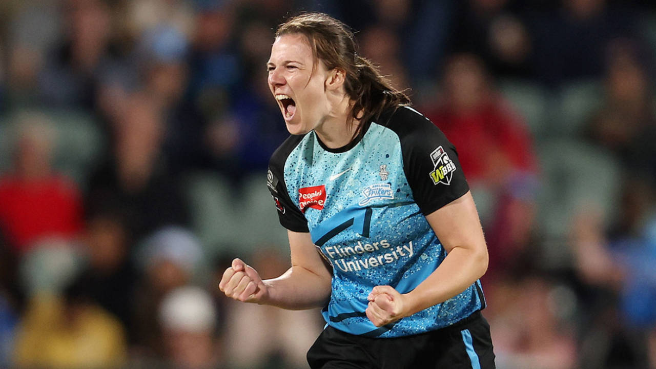 Tahlia McGrath gave Adelaide Strikers hope with two in two balls&nbsp;&nbsp;&bull;&nbsp;&nbsp;Getty Images