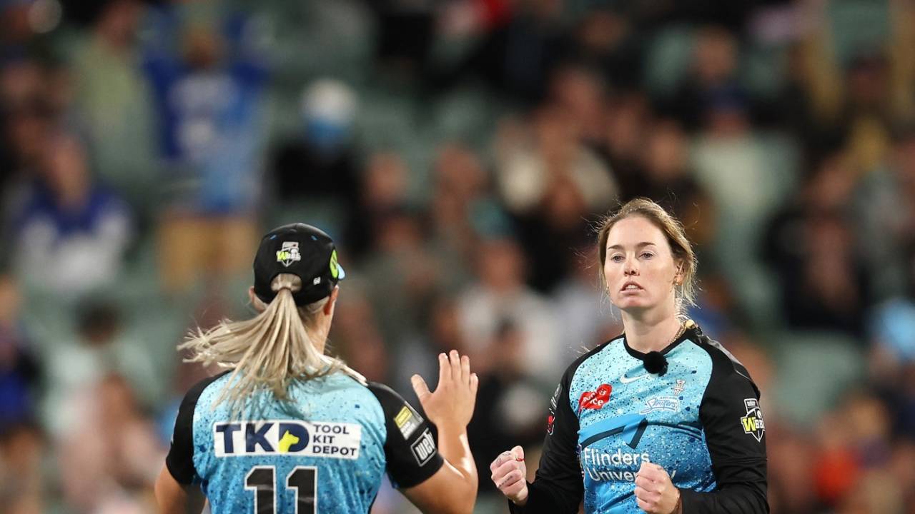 Amanda-Jade Wellington took 3 for 16 and was named player of the WBBL final
