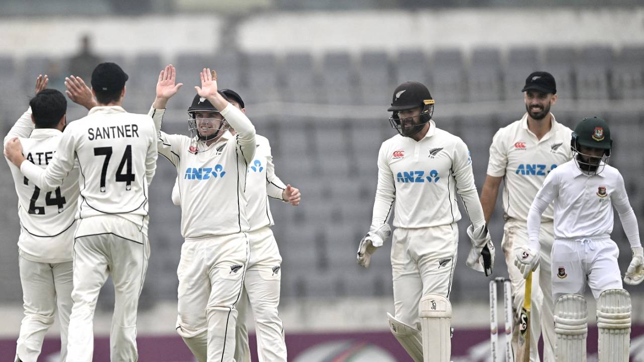 Ajaz Patel and co get together, as Mominul Haque walks back, Bangladesh vs New Zealand, 2nd Test, Mirpur, 4th day, December 9, 2023