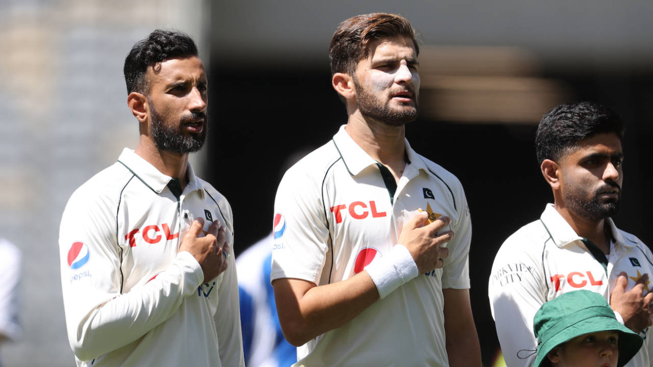 Shan Masood, Shaheen Afridi and Babar Azam sing the national anthem, Australia vs Pakistan, 1st Test, Optus Stadium, Perth, 1st day, December 14, 2023