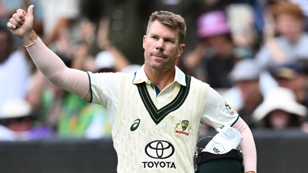 David Warner walks off after what is his last Test innings at the MCG, Australia vs Pakistan, 2nd Test, MCG, December 28, 2023