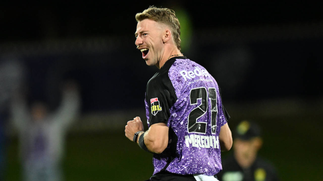Riley Meredith struck twice in the first over of the chase, Hobart Hurricanes vs Melbourne Stars, BBL, Hobart, December 28, 2023
