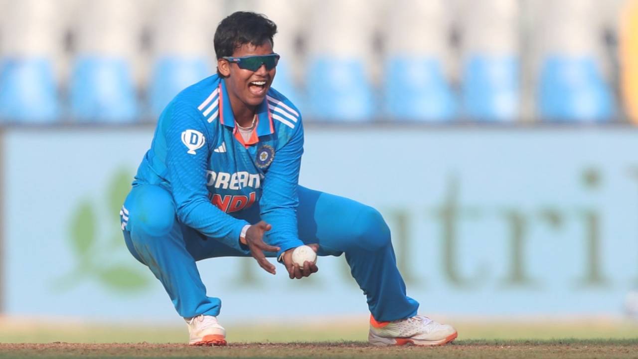 Deepti Sharma gleefully accepts the catch that gave her a second five-wicket haul, India vs Australia, 2nd ODI, Mumbai, December 30, 2023