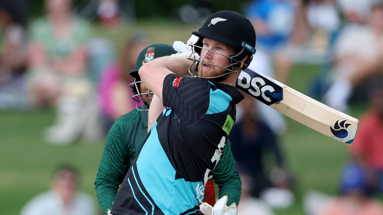 Jimmy Neesham played a useful hand to keep New Zealand ahead of the DLS target, New Zealand vs Bangladesh, 3rd T20I, Mount Maunganui, December 31, 2023