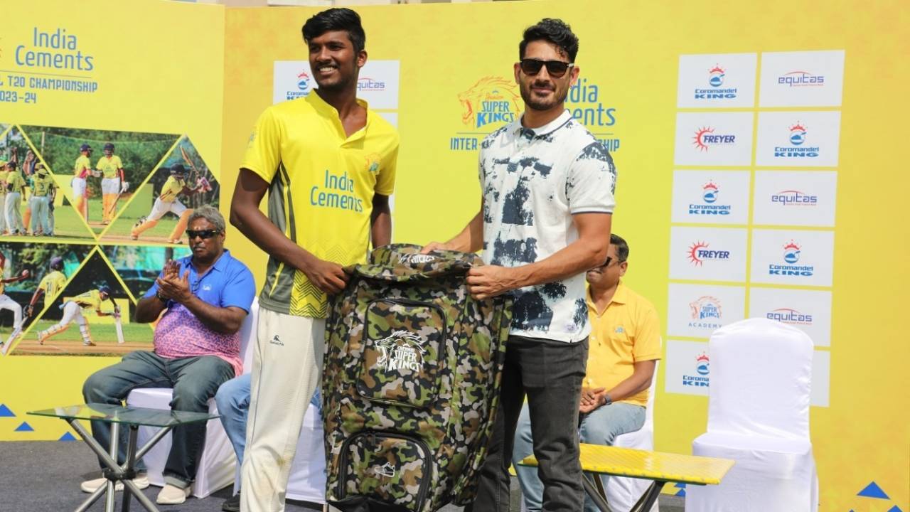 Mukesh Choudhary facilitates winners of Chennai leg of Junior Super Kings, Chennai, December 31, 2023