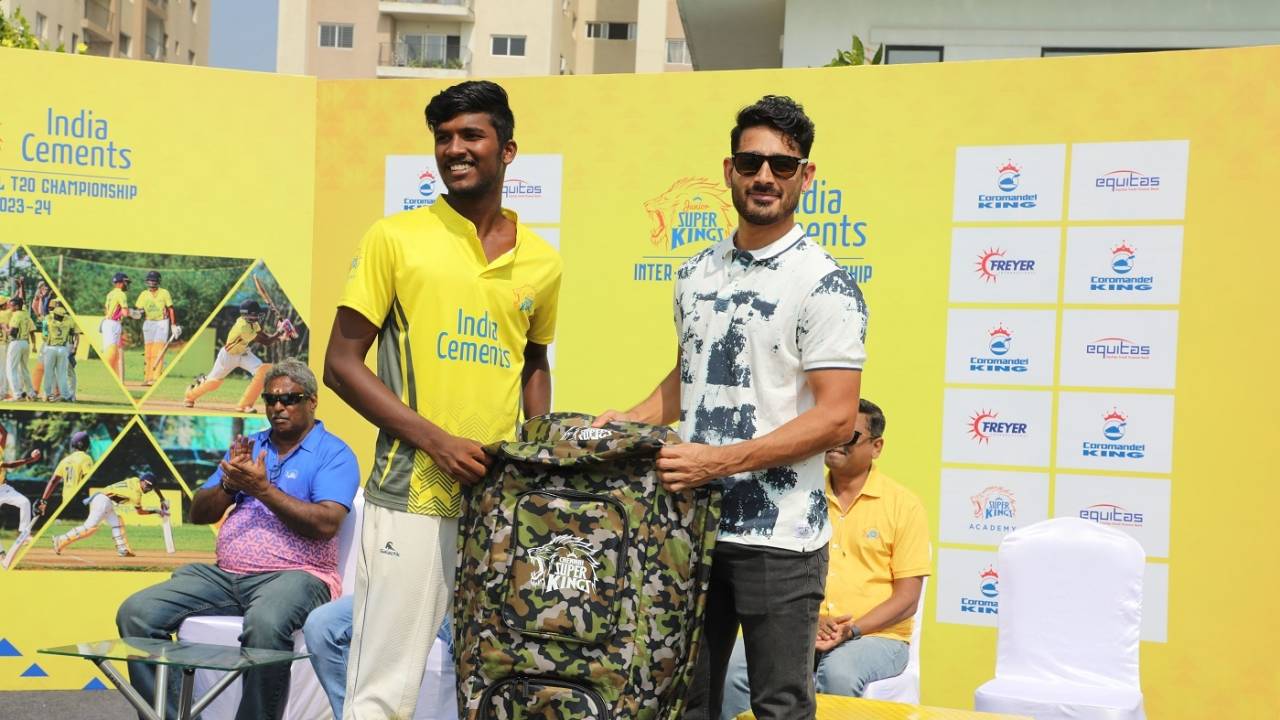 Mukesh Choudhary facilitates winners of Chennai leg of Junior Super Kings, Chennai, December 31, 2023