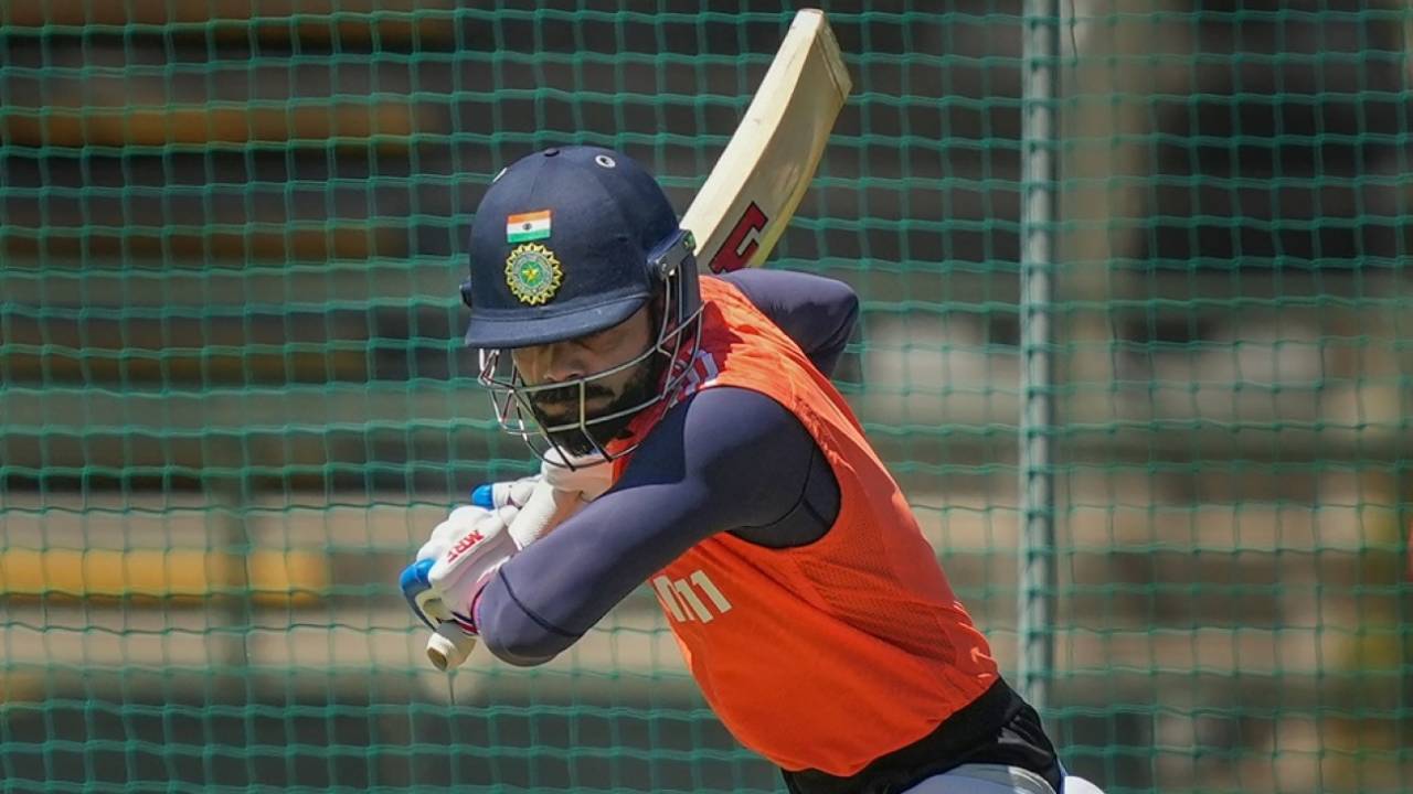 Virat Kohli watches the ball closely, South Africa vs India, Cape Town, January 1, 2024