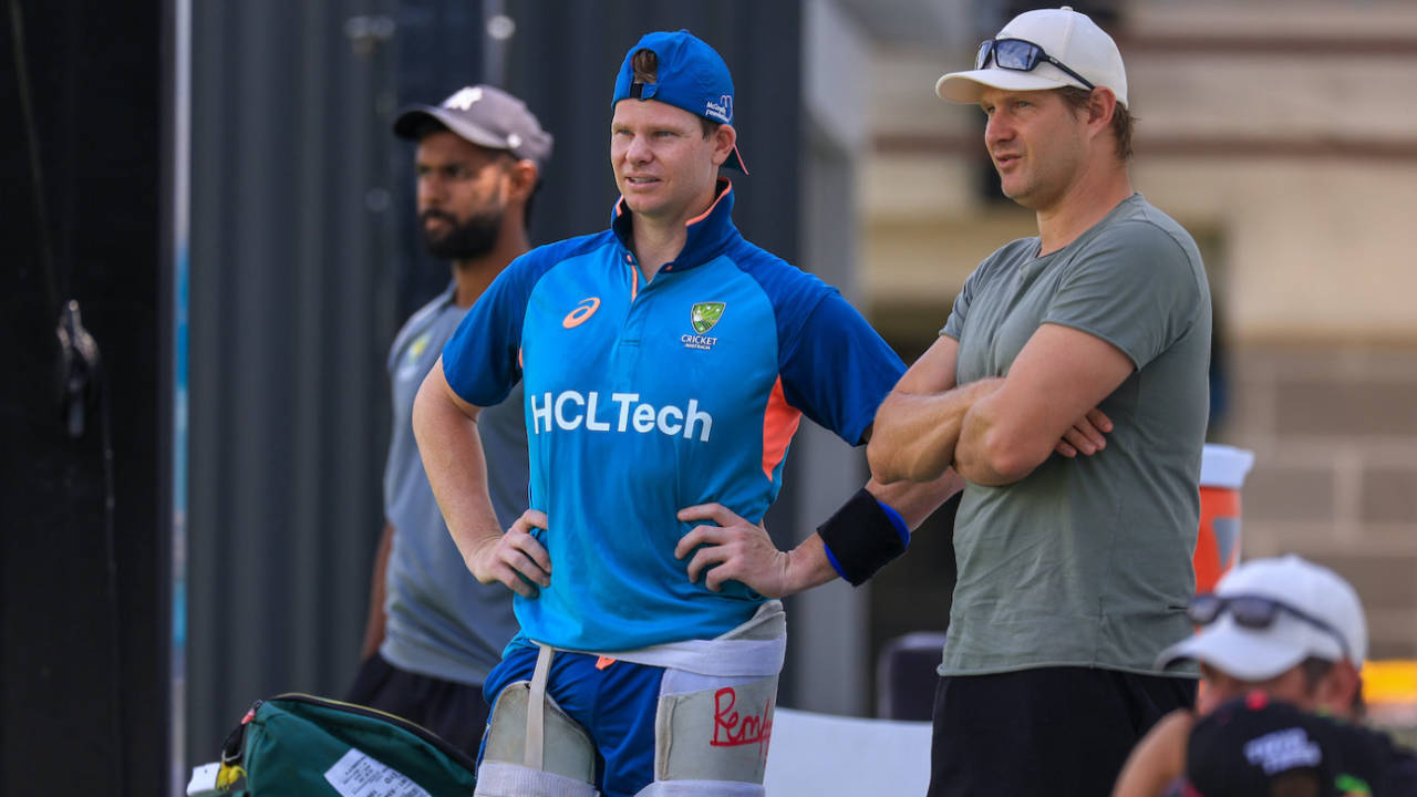 Steven Smith and Shane Watson have a chat, Australia vs Pakistan, 3rd Test, Sydney, January 2, 2024