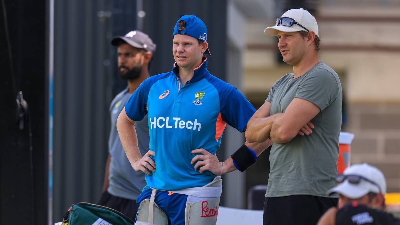 Steven Smith and Shane Watson have a chat, Australia vs Pakistan, 3rd Test, Sydney, January 2, 2024