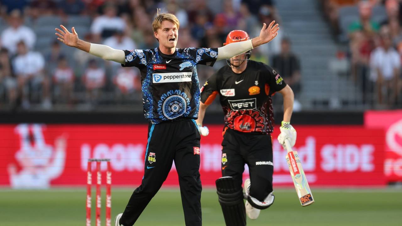 Henry Thornton appeals for a wicket, Perth Scorchers vs Adelaide Strikers, BBL 2023-24, Perth, January 3, 2024
