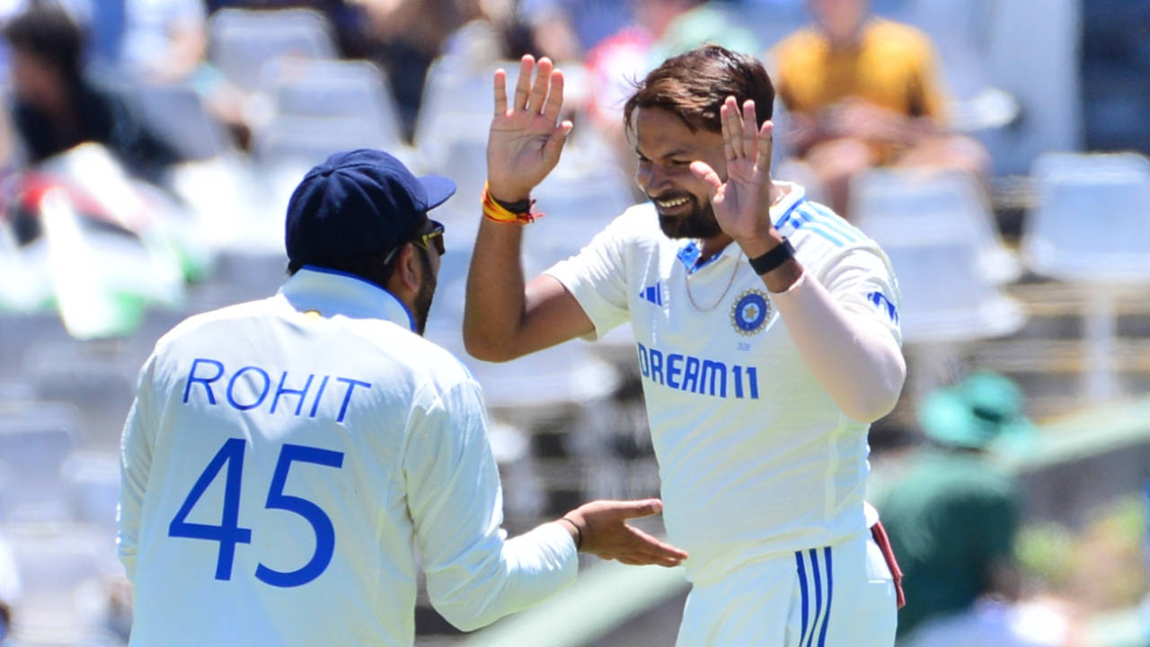 Mukesh Kumar struck in his first over of the Test, South Africa vs India, 2nd Test, Cape Town, 1st day, January 3, 2024