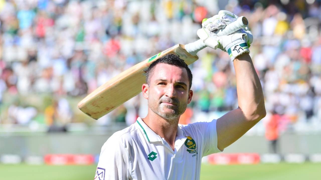 Dean Elgar raises his bat to the Newlands crowd after his final Test innings, South Africa vs India, 2nd Test, Cape Town, 1st day, January 3, 2024