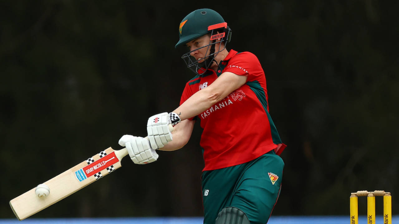 Elyse Villani smashes the ball during her fifty, New South Wales vs Tasmania, WNCL 2023-24, Sydney, January 7, 2024