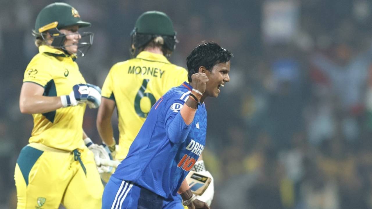 Shreyanka Patil frequently attempted the reverse-sweep, India vs Australia, 2nd T20I, Mumbai, January 7, 2024