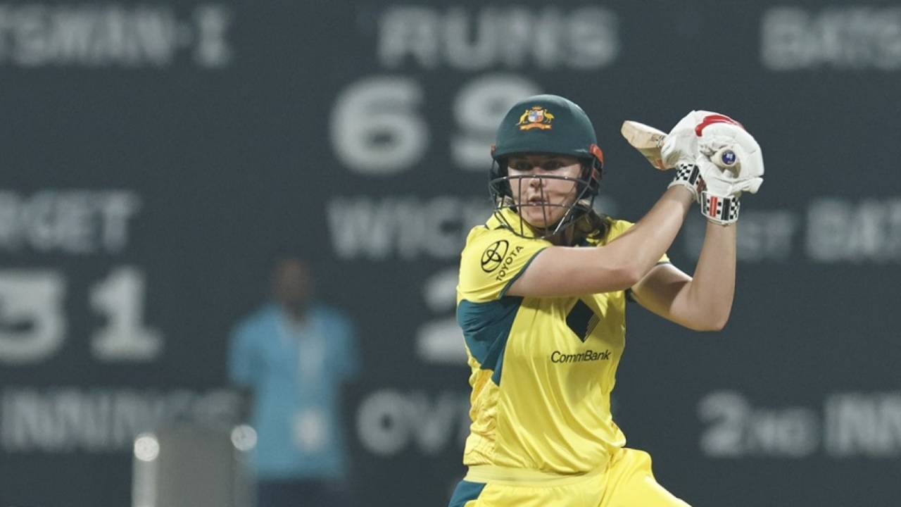 Tahlia McGrath crashes the ball away, India vs Australia, 2nd T20I, Mumbai, January 7, 2024