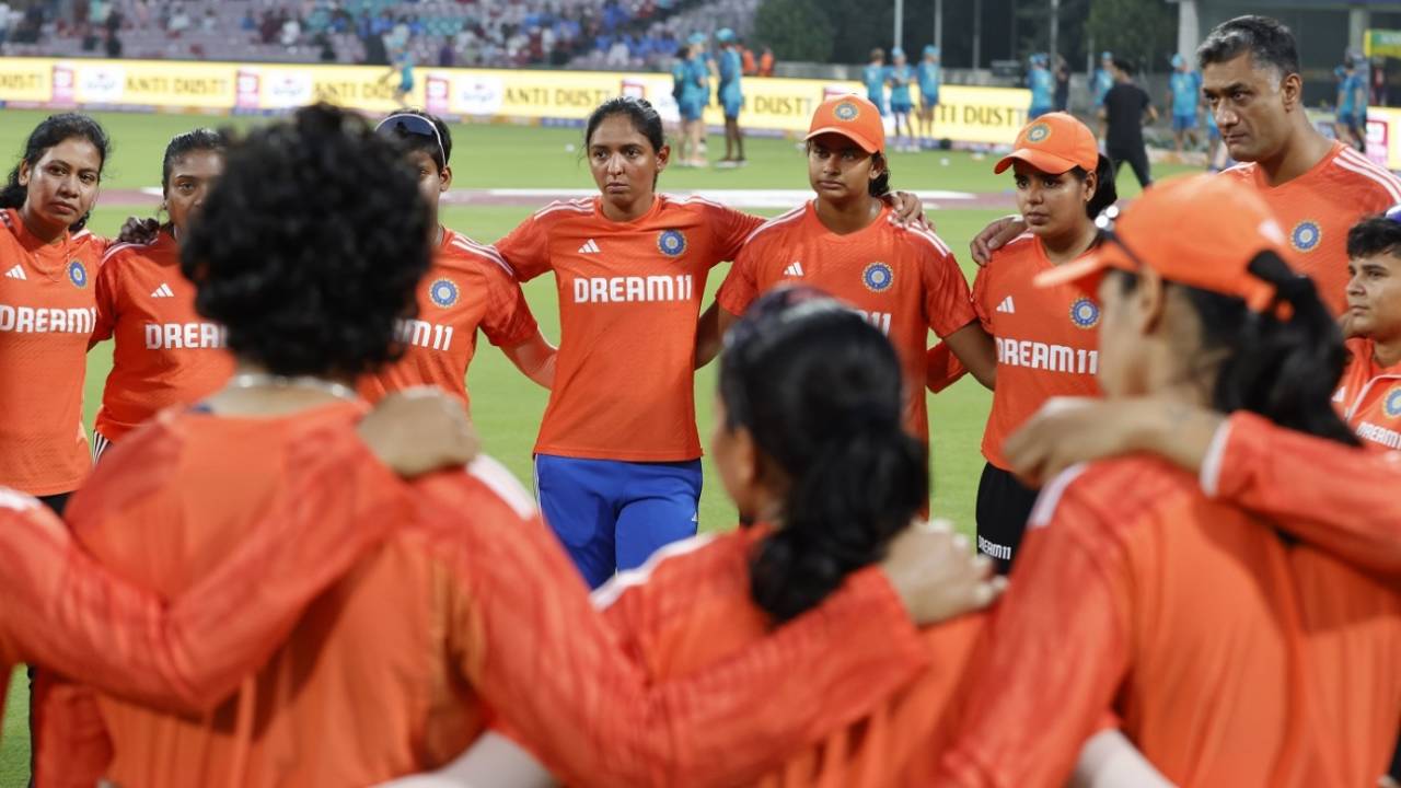 The Indian team is in a huddle ahead of the third game, India vs Australia, 3rd Women's T20I, Mumbai, DY Patil Sports Academy, January 9, 2024