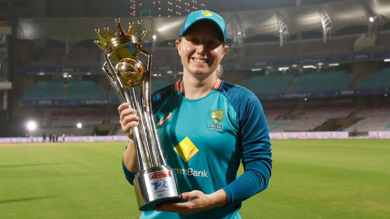 Australia captain Alyssa Healy with the T20I series trophy, India vs Australia, 3rd Women's T20I, Mumbai, DY Patil Sports Academy, January 9, 2024