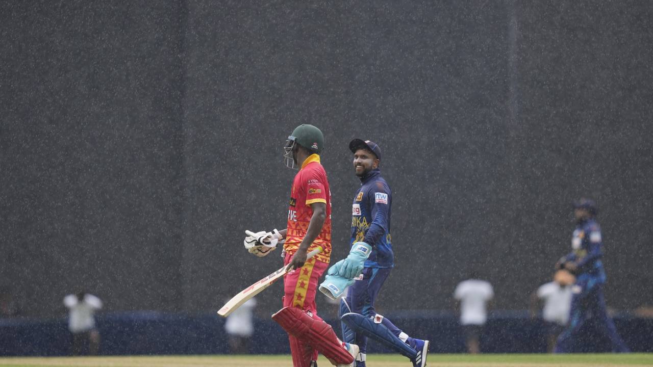 Takudzwanashe Kaitano and Kusal Mendis chat while walking off due to rain, Sri Lanka vs Zimbabwe, 3rd ODI, Colombo, January 11, 2024