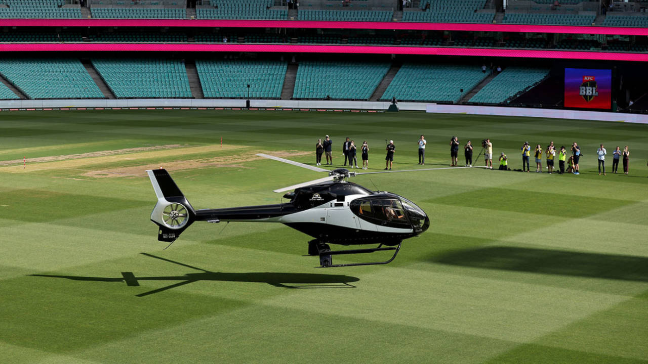 David Warner's helicopter lands on the SCG outfield, Sydney Sixers vs Sydney Thunder, BBL, SCG, January 12, 2024