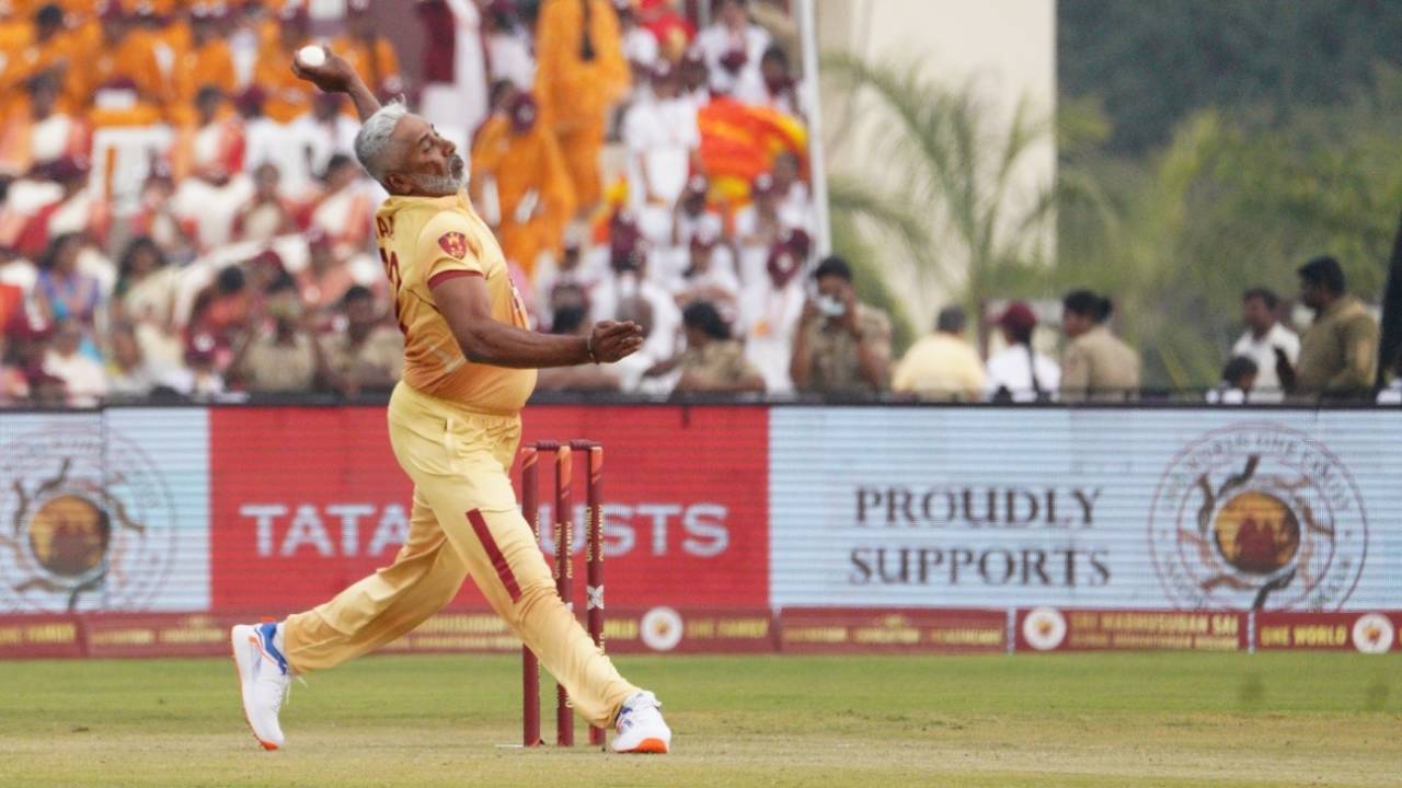Chaminda Vaas bowls, One World vs One Family, Muddenahalli, One World One Family Cup, January 18, 2024