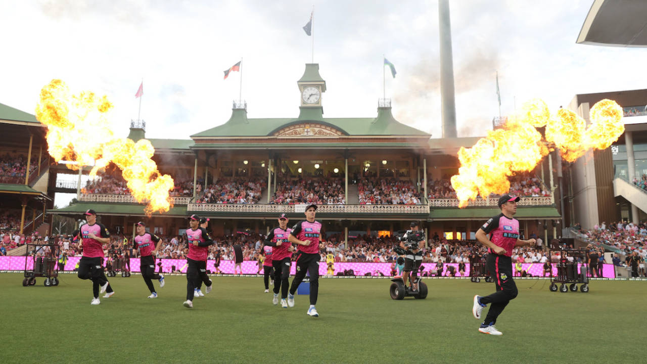 Sydney Sixers make their way out for the final, Sydney Sixers vs Brisbane Heat, BBL Final, Sydney Cricket Ground, January 24, 2024