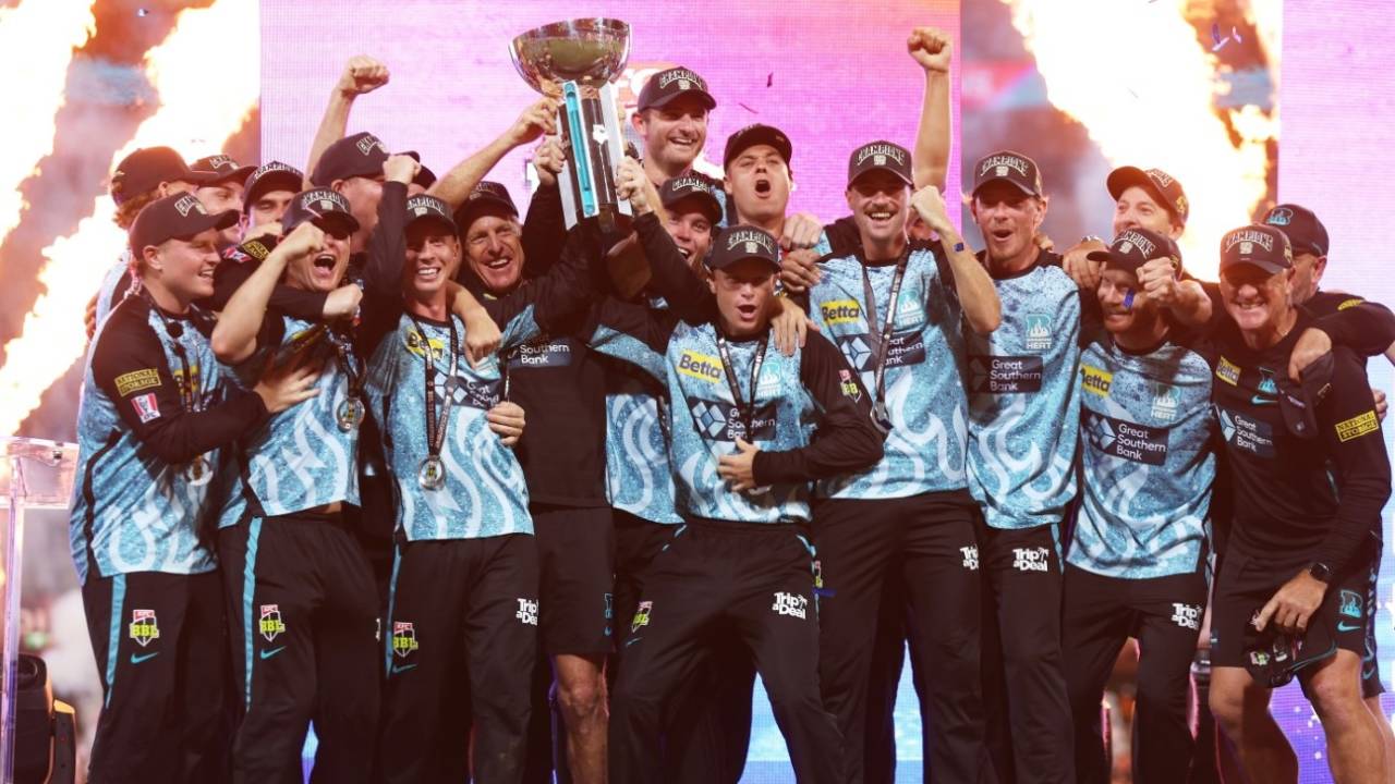 Brisbane Heat celebrate with the BBL trophy&nbsp;&nbsp;&bull;&nbsp;&nbsp;Cricket Australia/Getty Images